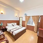 Nhat Minh Etown & Airport Hotel