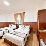 Nhat Minh Etown & Airport Hotel