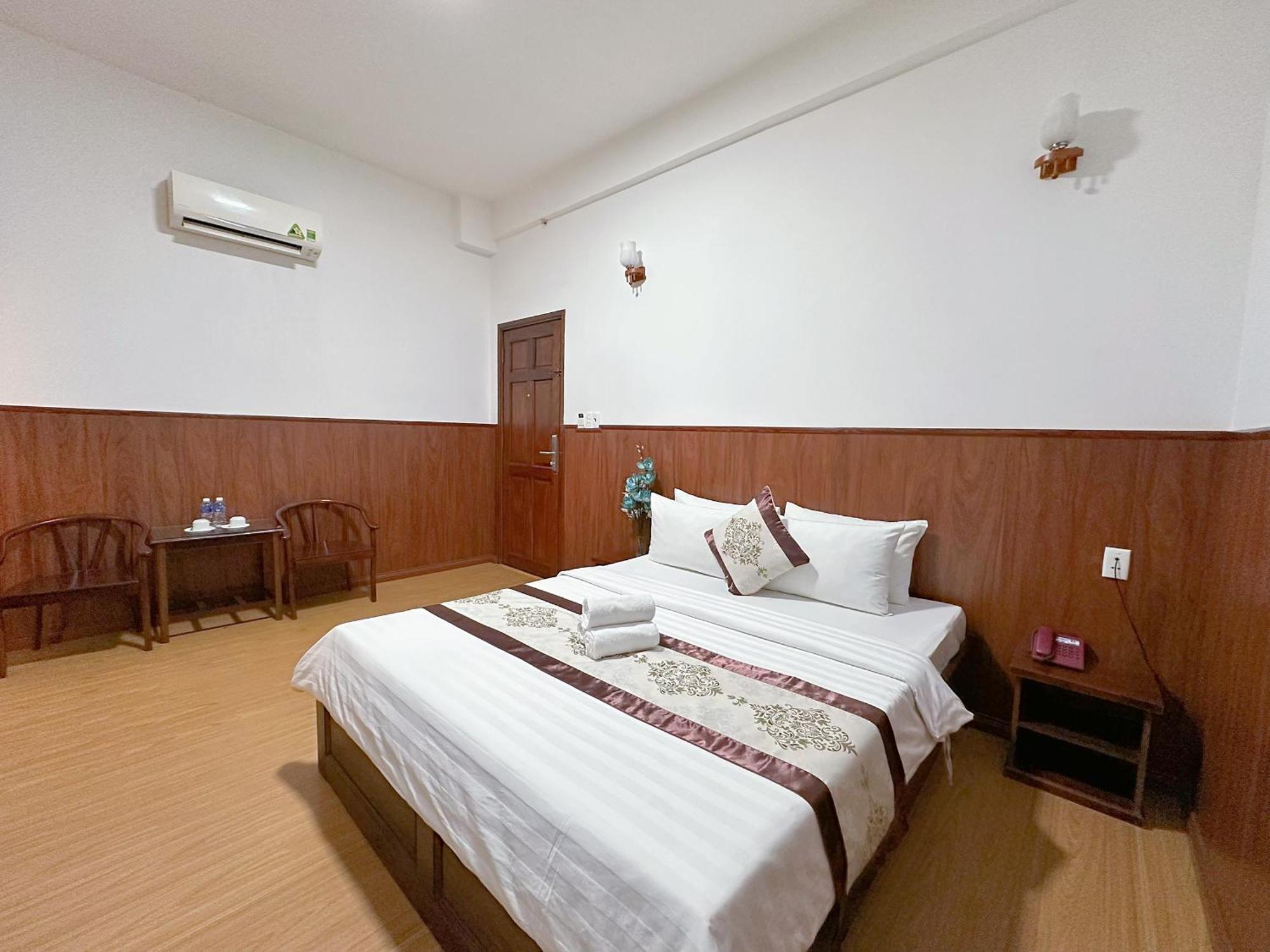 Hotel Nhat Minh Etown & Airport